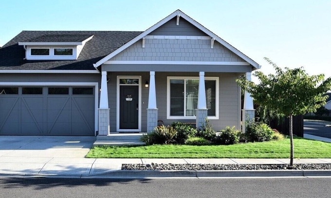 Battle Ground House | Stylish modern home- explore PNW Hike work from home or explore nearby wineries