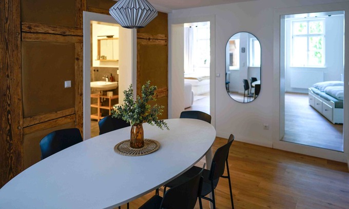 Coburg Apartment | Stylish, modern old building apartment in the city