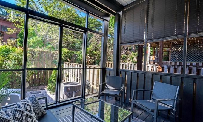 Federal Hill House | Stylish Modern Row Home In Federal Hill Minutes to Inner Harbor!