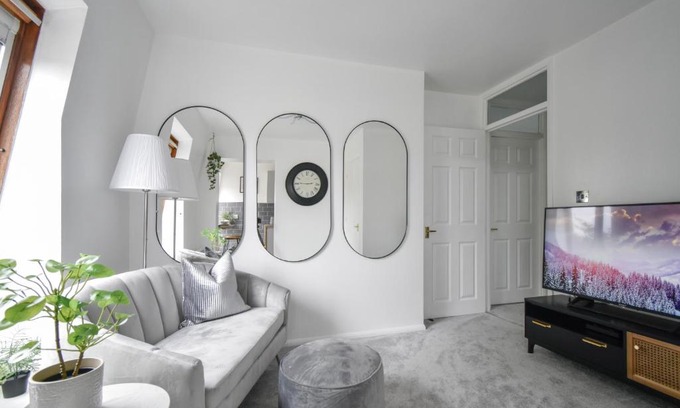 Carterton Apartment | Stylish One Bed Apartment Near Cotswolds RAF
