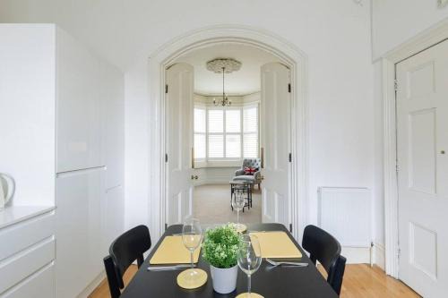 Upper Town Apartment | Stylish period maisonette flat in centre of Bath