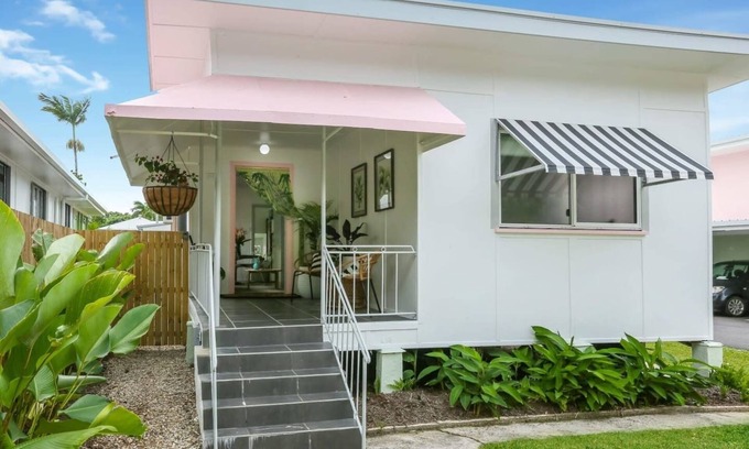 Parramatta Park House | Stylish & Pet-Friendly Getaway – Your Tropical Escape Awaits