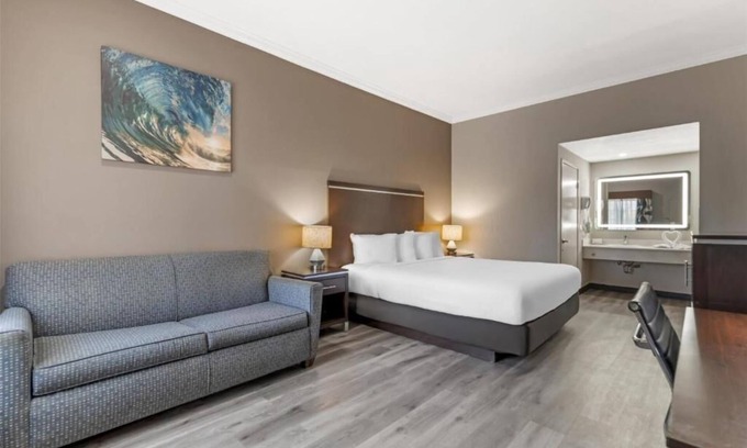 North Redondo Hotel | Stylish Room Near South Bay Beaches – 10-Min Drive to Manhattan Beach!