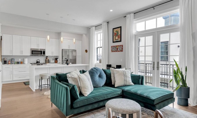 Central Business District Apartment | Stylish St Charles Pad - Parking, Pool, & Balcony!