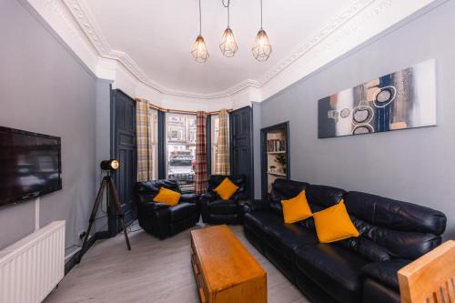 Leith Apartment | Stylish Stay by Calton Hill