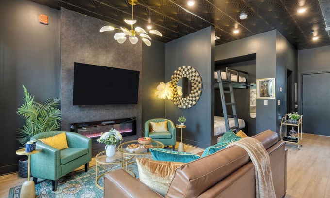 Talbot's Corner House | Stylish Studio for 6 Near Broadway & East Nashville Restaurants | Lischey Loft