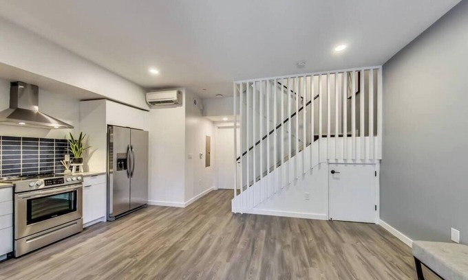 Downtown Oakland Apartment | Stylish Studio in Laney-Peralta