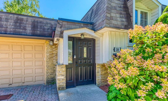 West Oakville House | Stylish Suburban 2BR Bungalow