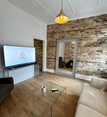 Redfern Apartment | Stylish Terrace with Garden Hideaway