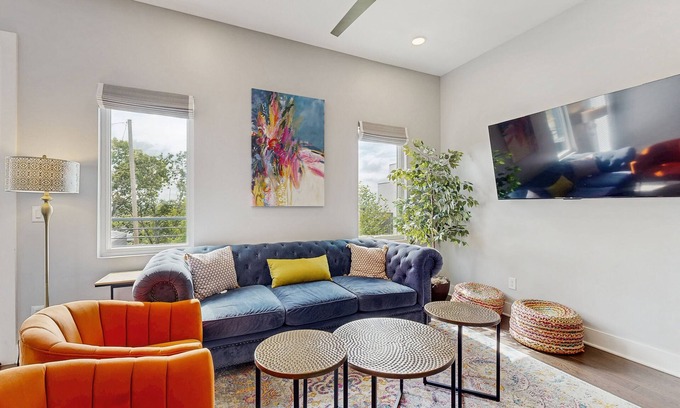 Nashville House | Stylish townhouse with a rooftop deck, balconies, washer/dryer, & wet bar