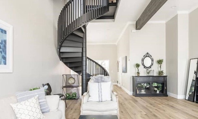 West Oakland House | Stylish Victorian Home with Parking and Garden - 10 Minutes from SF
