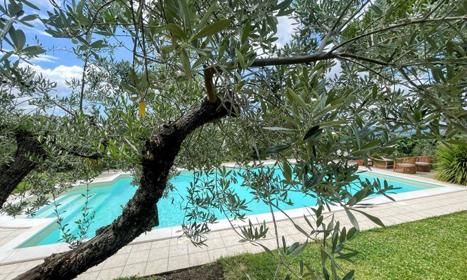 Pietrauta Villa | Stylish villa with amazing views and pool near Montefalco and Bevagna sleeps 14