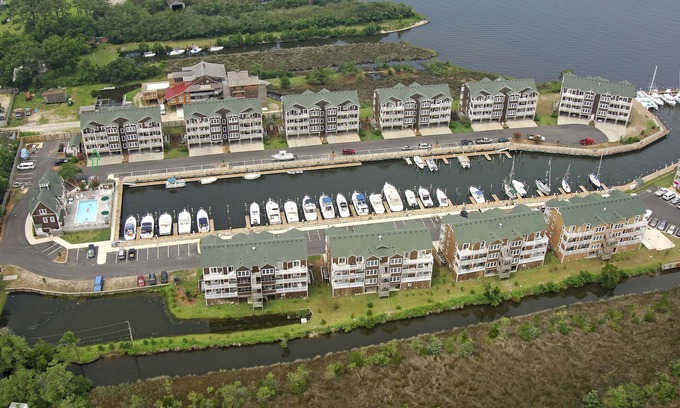 Manteo Condo | Stylish Waterfront/Marina Condo