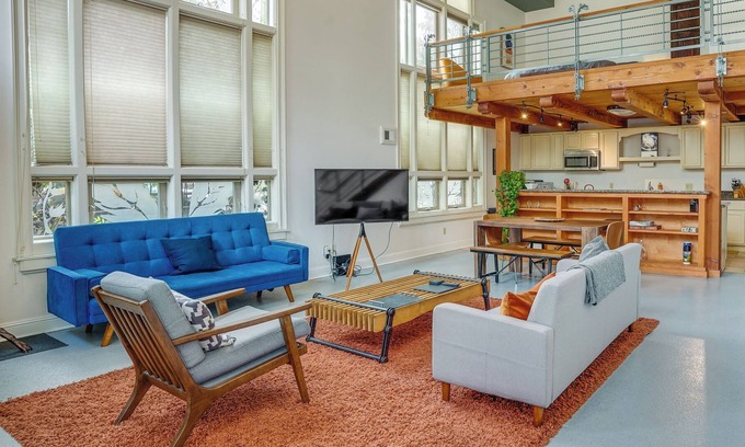 Ralph Bunche House | Stylish West Oakland Vacation Rental Loft