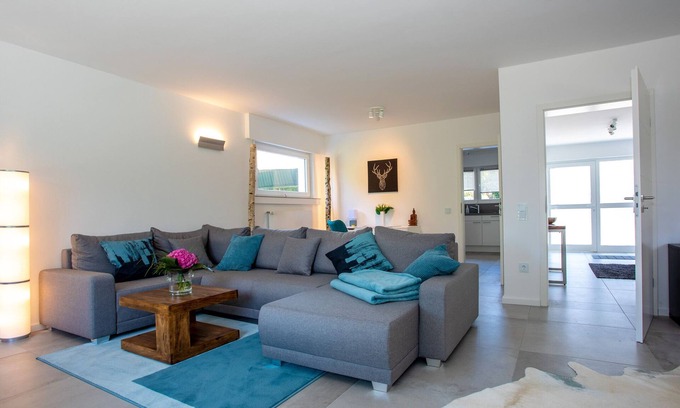 Bensberg House | (¯` · ._. · Stylishly furnished holiday home for high demands · ._. · ´¯)