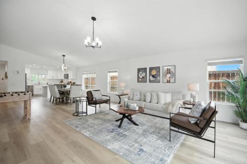 Coachella House | Sunny Desert Retreat Near Coachella & Stagecoach home