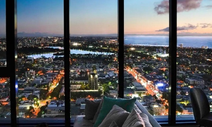 Southbank Apartment | Suave spacious amazing views high above the cityn