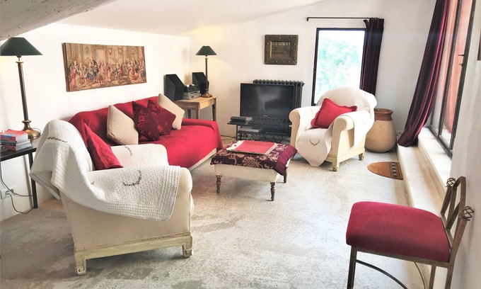 Roussillon House | sublime terrace house in the heart of the village of Roussillon in the Luberon