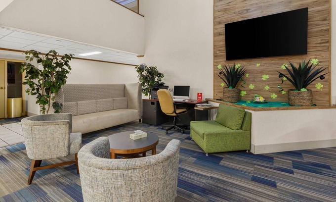 Altoona Hotel | Suburban Studios Altoona