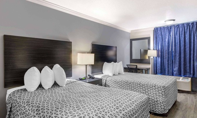 Southwest Orlando Hotel | Suburban Studios International Drive