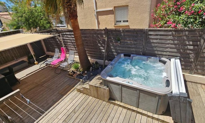 Frontignan Villa | Sud-vacances: Villa 5 chambres première ligne avec jaccuzzi