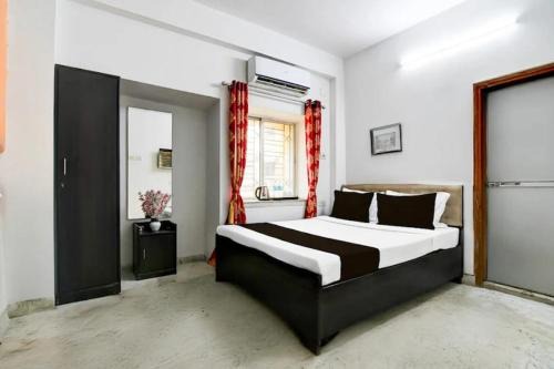 Kolkata House | Sudarshan Villa Guest House - Near Ruby General hospital