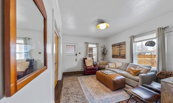 Sugar House Apartment | Sugar House Urban Escape: Cozy 3BR Near Mountains w/Wi-Fi & Ample Street Parking