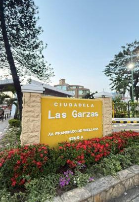 Cooperativa Empleados Consejo Provincial House | SUITE 2 CAMAS, TV, WIFFI, PARKING, a 3 MINUTOS DEL AEROPUERTO DE GUAYAQUIL, LAS GARZAS SAN MARINO SHOPPING