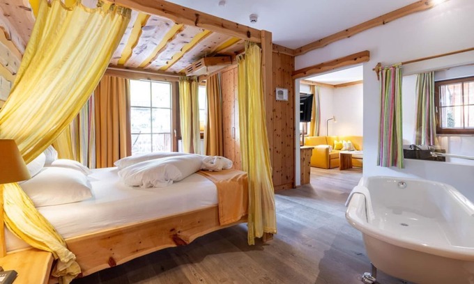 Haus House | "Suite Arnika" with bathtub, shower, WC (from 7 nights) - Nature and wellness hotel