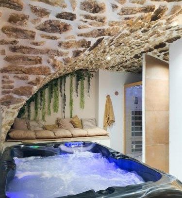 Etoile-sur-Rhone Apartment | Suite avec jacuzzi et sauna