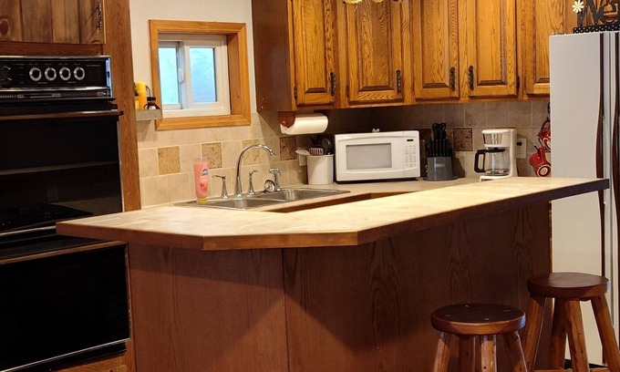 Valier House | Suite Country Downtown #2 Cozy and Relaxing just minutes from Lake Frances