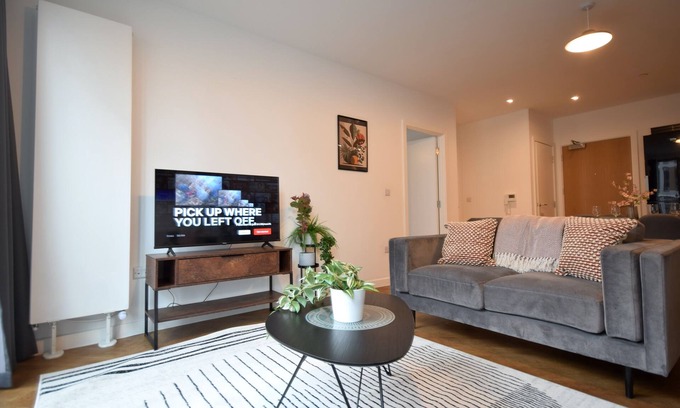 Manchester City Centre Apartment | Suite Life 3: 2-Bed, 2-Bath in New Cross