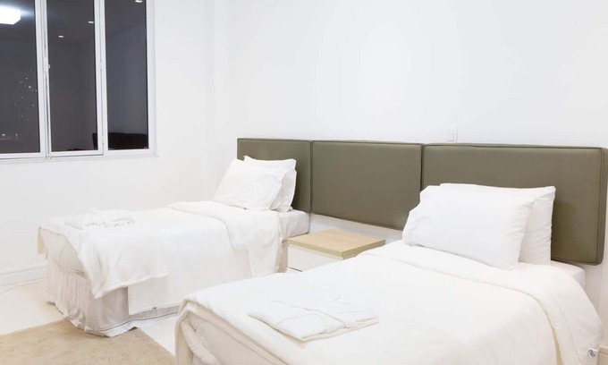 Sao Conrado Hotel | Suite with 2 single beds