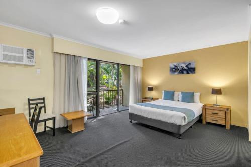 Mount Ommaney Hotel | Suite with Kitchen WiFi Easy Access to Motorway