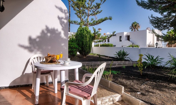 Puerto del Carmen Ski Chalet | Suite Zefiro - 500m from the beach, terrace, fast WiFi