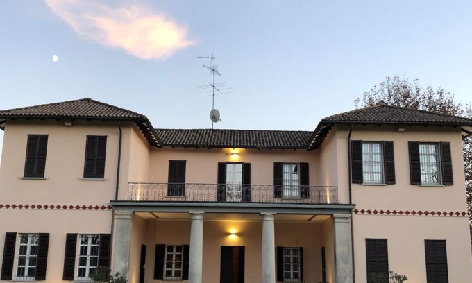 Rozzano Apartment | Suites Mansion