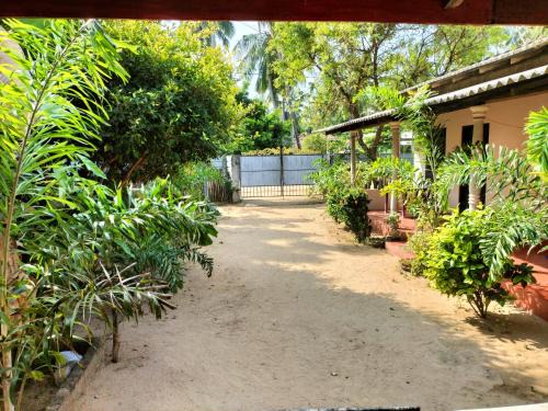 Nilaveli Bed & Breakfast | Suman Beach Rooms