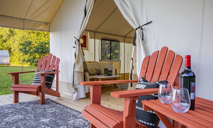 Cassville RV Rental | Summer Escape: Hike & Stargaze near Roaring River