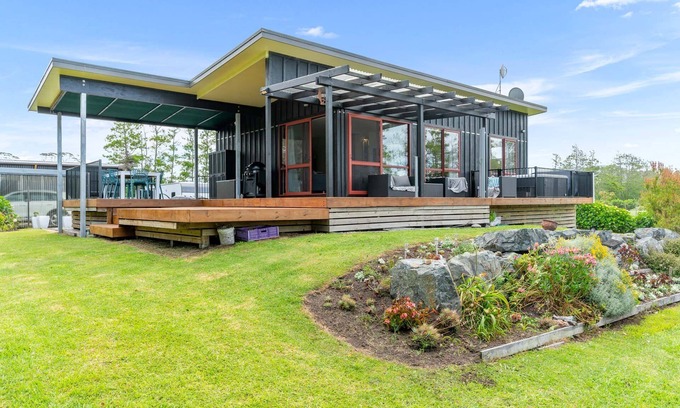 Point Wells House | Summer Haze - Omaha Holiday Home