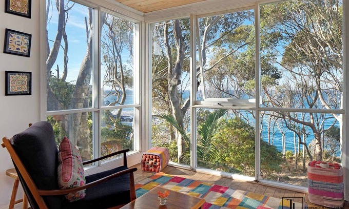 Malua Bay House | Summer Loving | Waterfront, Pet-Friendly, WiFi