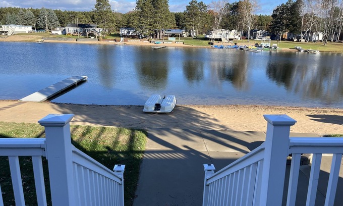 Mears Cottage | Summer Sands Silver Lake Cottage- beach front property