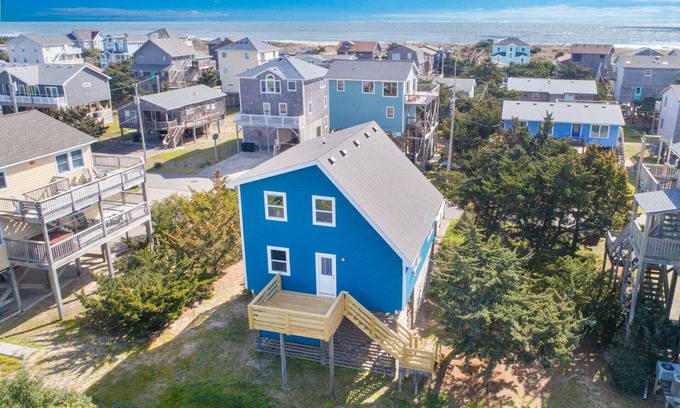 Avon House | SUMMER SAVINGS - Oceanside Dog Friendly Cottage w/Bocce Ball, Smart TVs, Grill