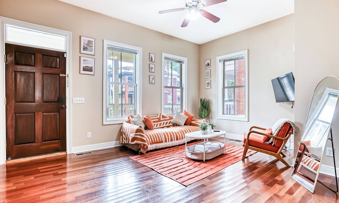 Thomas Square Apartment | Summer Vibes - Stylish Duplex by Forsyth Park - 14PPL