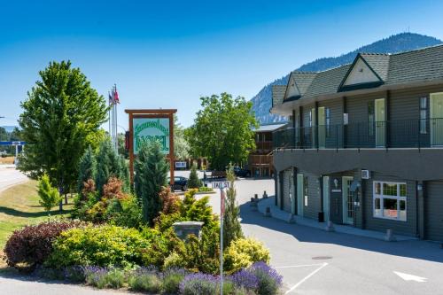 Okanagan-Similkameen Hotel | Summerland Motel