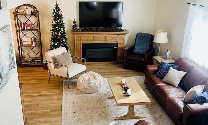 Flagstaff House | Summit Meadows: outdoor oasis ~ hot tub ~ near town