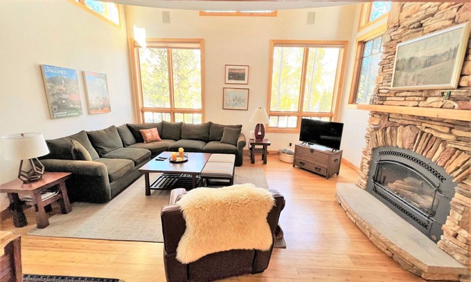 The Reserve Ski Chalet | Summt Rose Escape Theater Rm Gourmet Kitchen