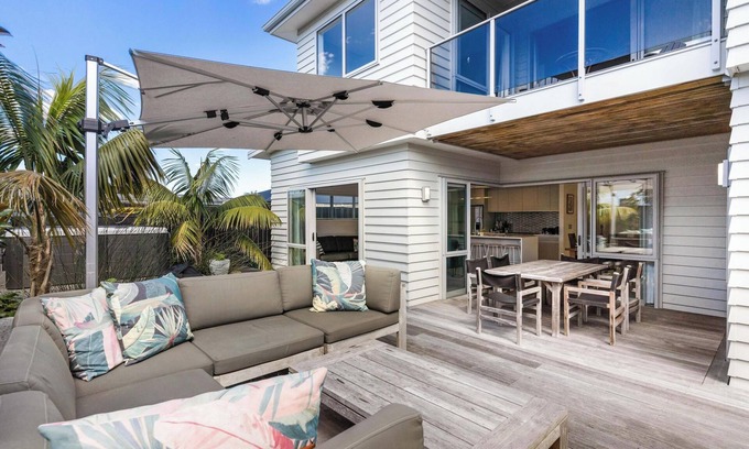 Papamoa Beach House | Sun and Surf Retreat - Papamoa Beach Holiday Home
