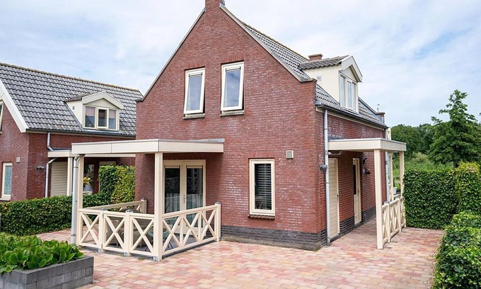 Municipality of Nissewaard House | Sun-Soaked Bungalow in Simonshaven