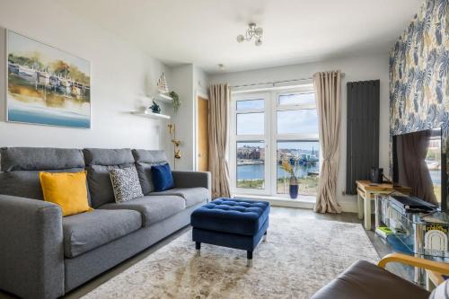 Hamworthy Apartment | Sun-Soaked