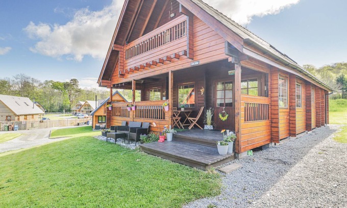 Llanbedr Cottage | SUN VIEW LODGE, family friendly, with hot tub in Llanbedr